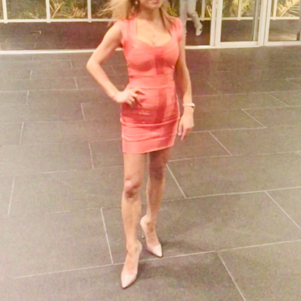 French Connection Coral body con dress. Size 0 - Picture 2 of 8